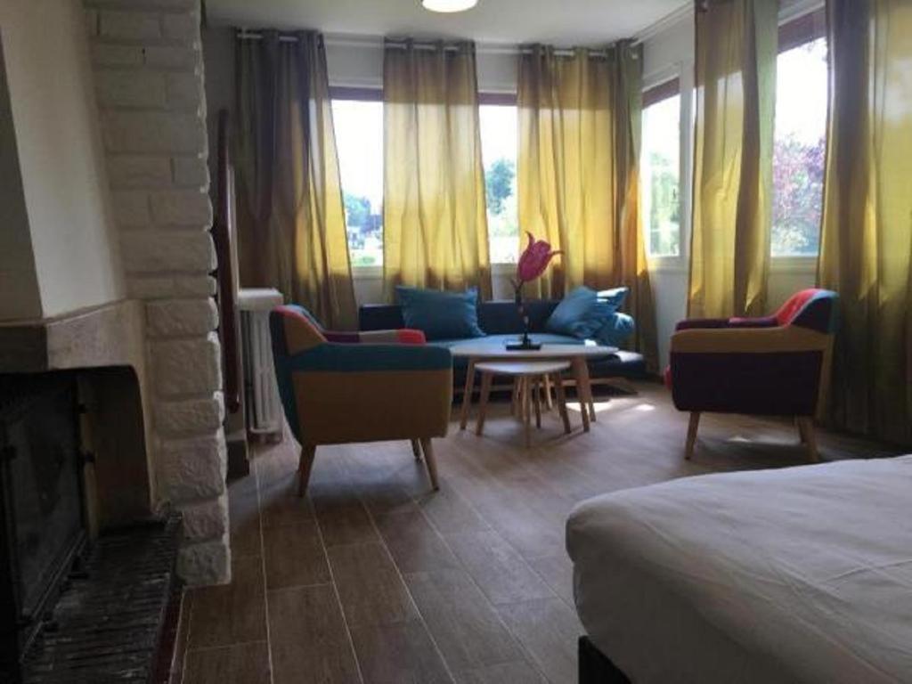 Au Charme Du Lac Piscine & Spa 2 Forges-les-Eaux Buitenkant foto
